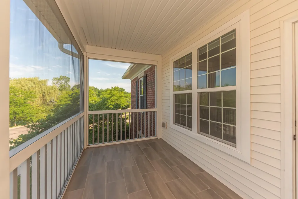 1042 W Summerfield Glen Circle Scio Township MI 48103
