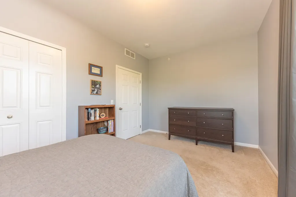 1042 W Summerfield Glen Circle Scio Township MI 48103