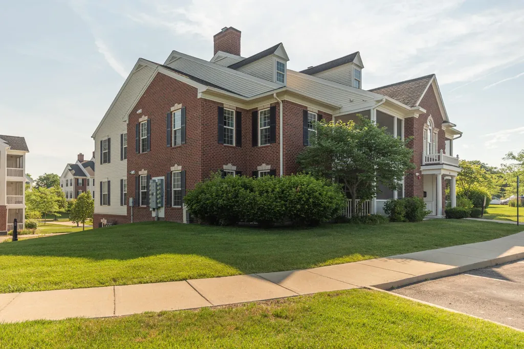 1042 W Summerfield Glen Circle Scio Township MI 48103
