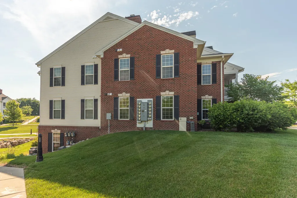 1042 W Summerfield Glen Circle Scio Township MI 48103