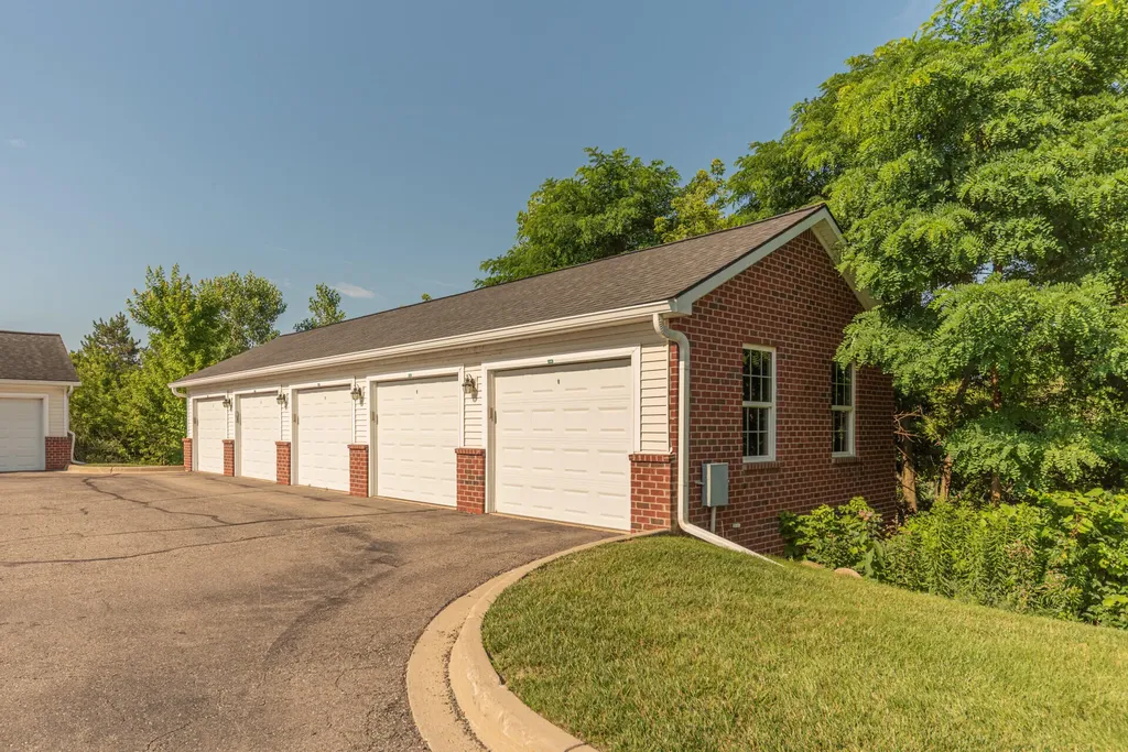 1042 W Summerfield Glen Circle Scio Township MI 48103