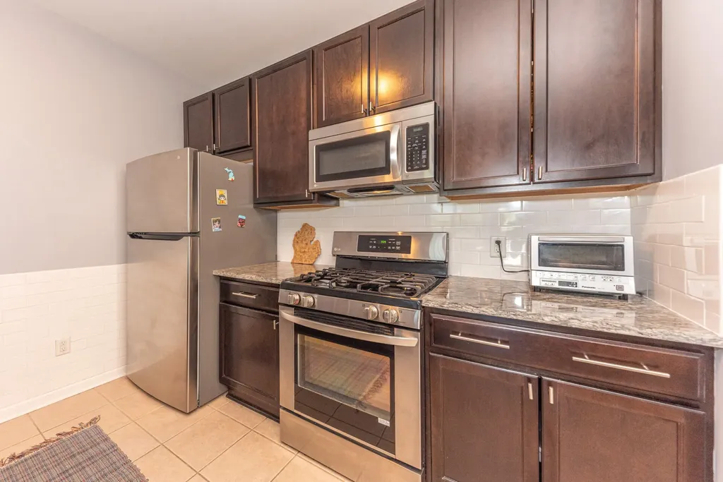 1042 W Summerfield Glen Circle Scio Township MI 48103