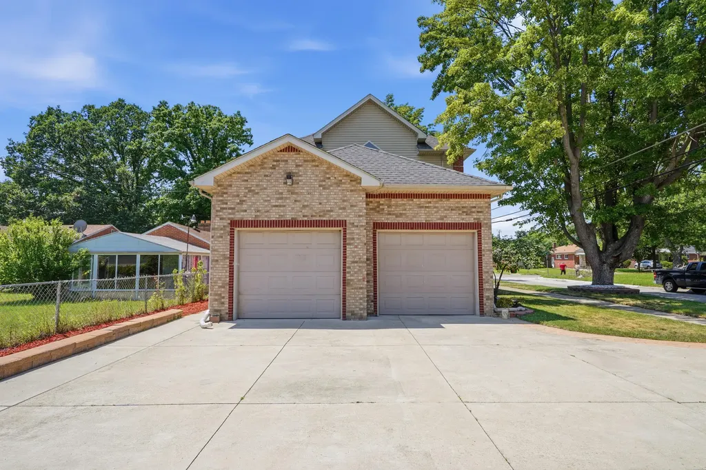 8336 Nightingale Street Dearborn Heights City MI 48127