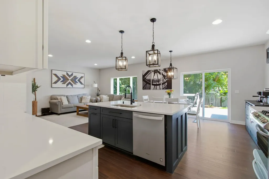 23070 Meadowlark Street Oak Park City MI 48237