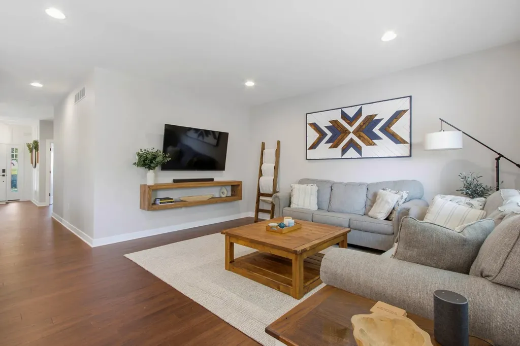 23070 Meadowlark Street Oak Park City MI 48237
