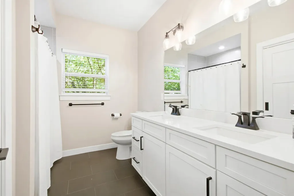 23070 Meadowlark Street Oak Park City MI 48237