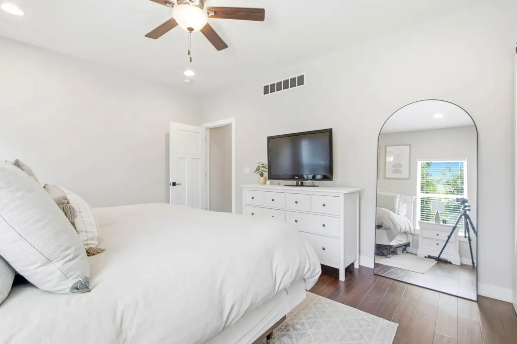 23070 Meadowlark Street Oak Park City MI 48237