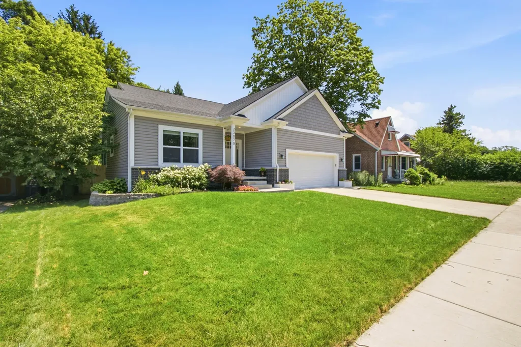 23070 Meadowlark Street Oak Park City MI 48237