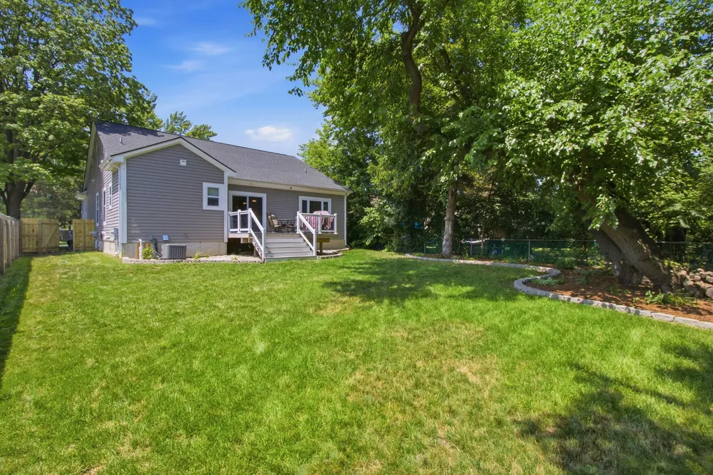 23070 Meadowlark Street Oak Park City MI 48237