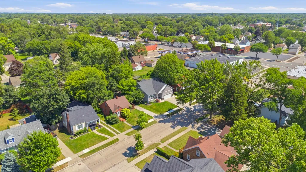 23070 Meadowlark Street Oak Park City MI 48237