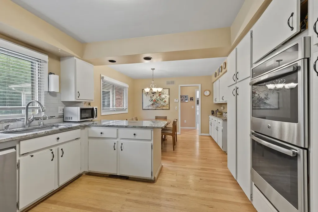 28550 Tavistock Trail Southfield City MI 48034