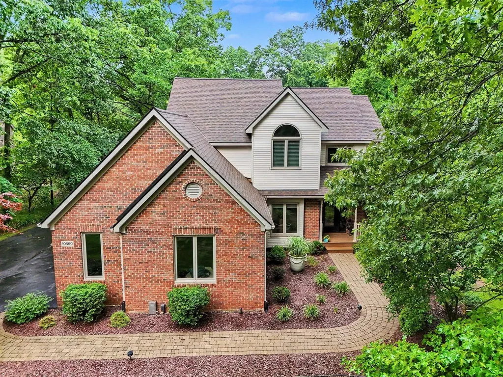 10560 W Splitstone Hamburg Township MI 48169