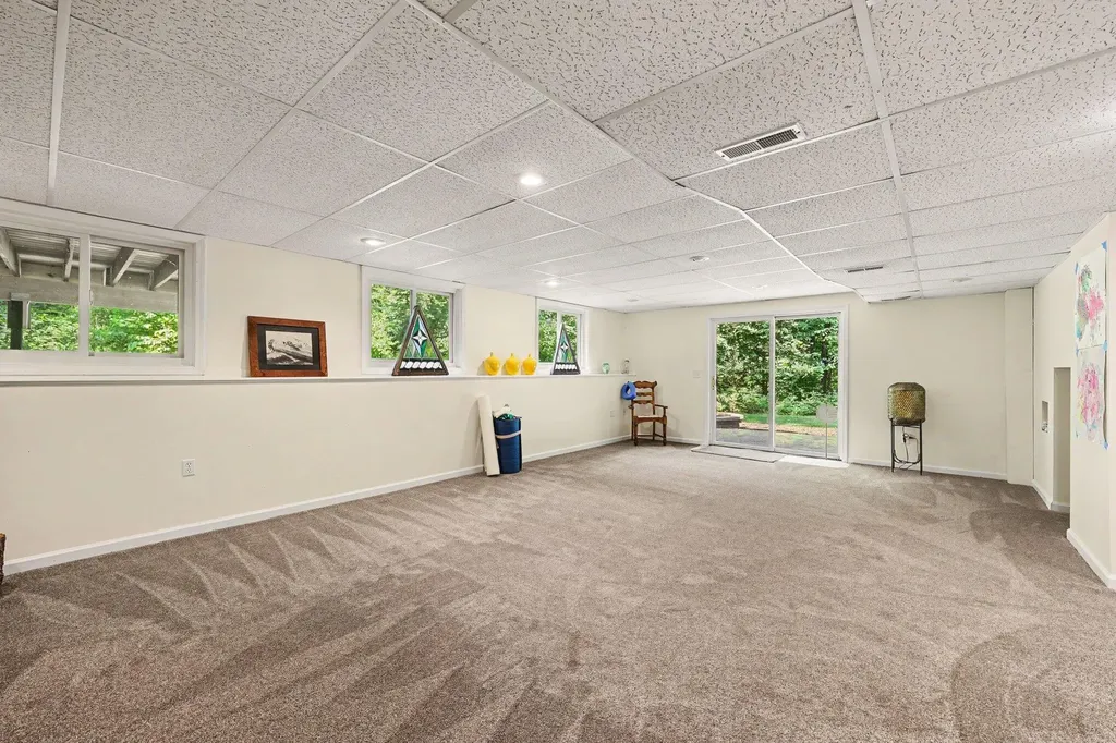 10560 W Splitstone Hamburg Township MI 48169
