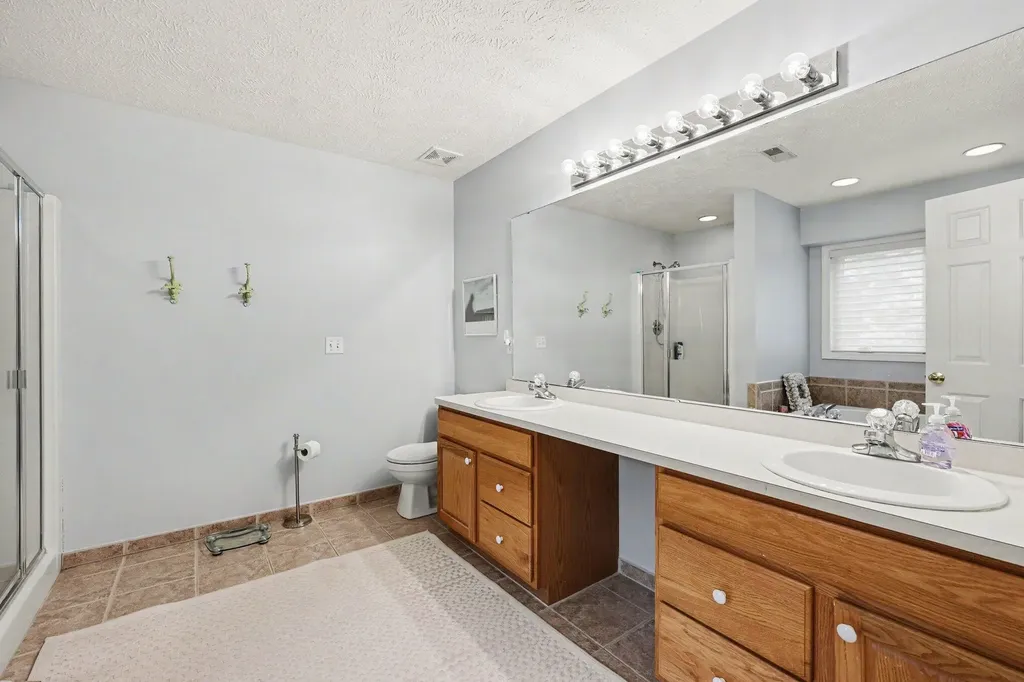 10560 W Splitstone Hamburg Township MI 48169
