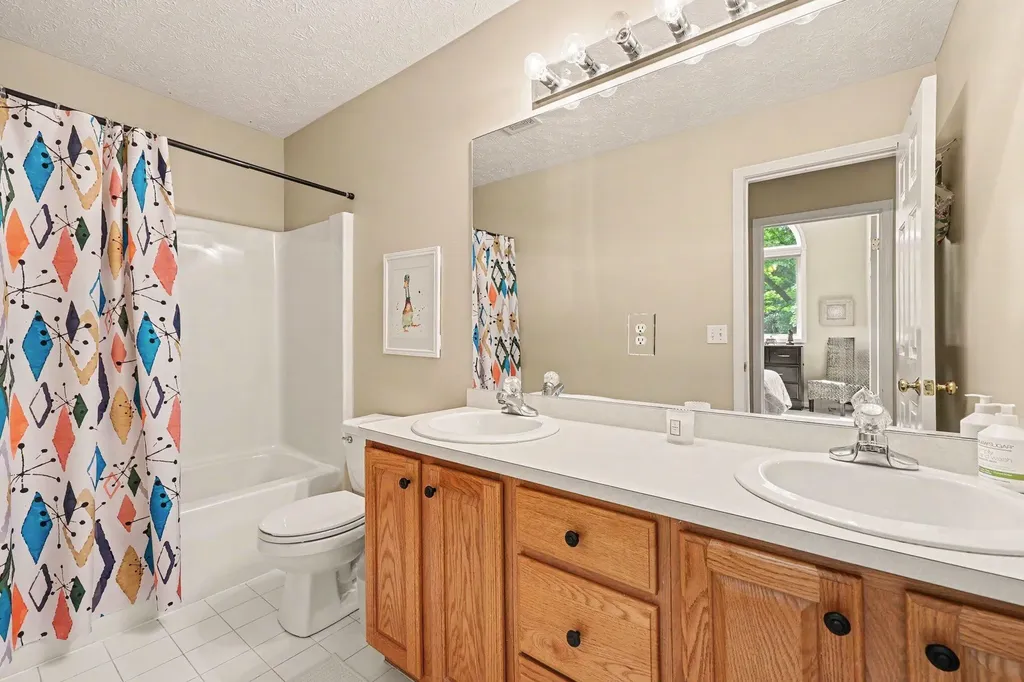 10560 W Splitstone Hamburg Township MI 48169