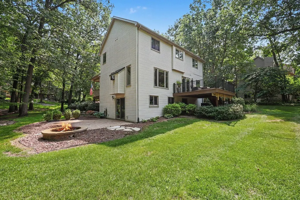 10560 W Splitstone Hamburg Township MI 48169