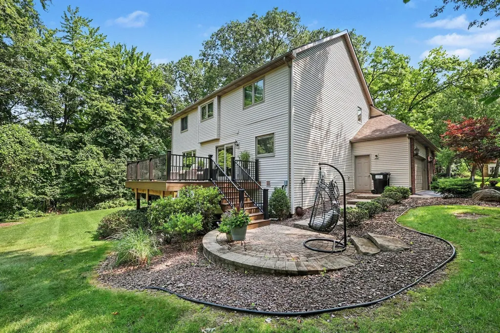 10560 W Splitstone Hamburg Township MI 48169