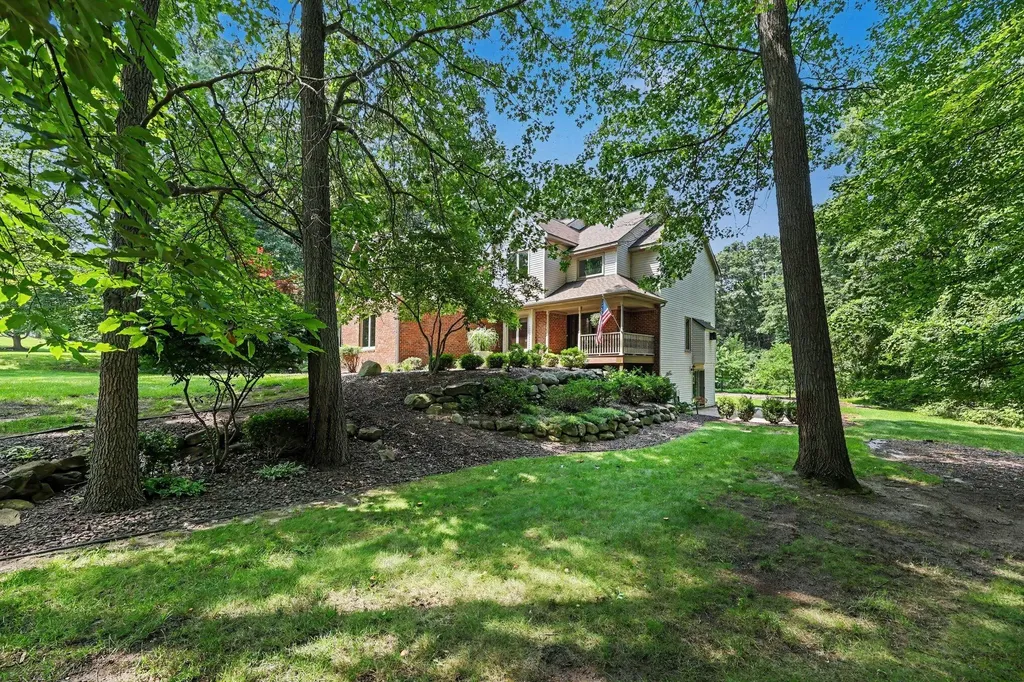 10560 W Splitstone Hamburg Township MI 48169
