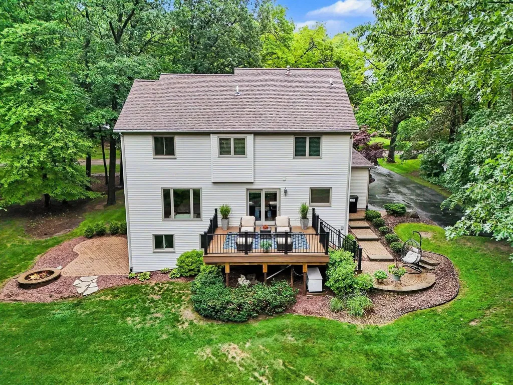 10560 W Splitstone Hamburg Township MI 48169