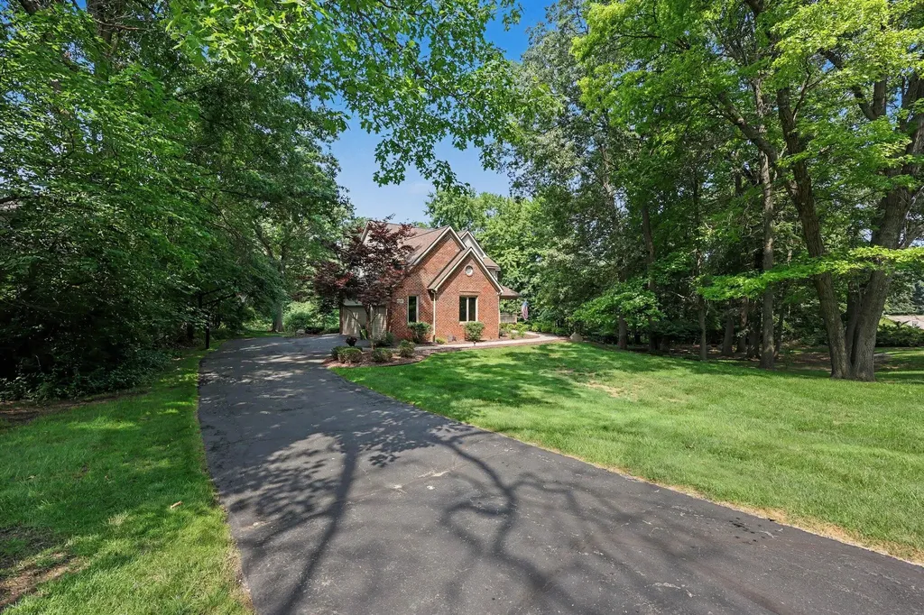 10560 W Splitstone Hamburg Township MI 48169