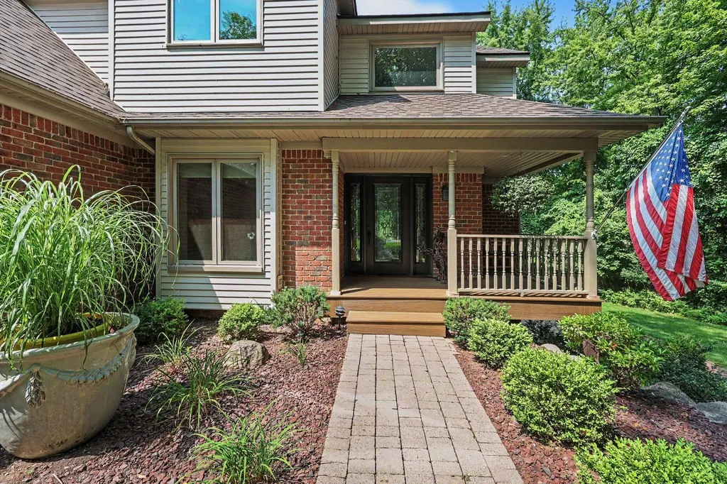 10560 W Splitstone Hamburg Township MI 48169