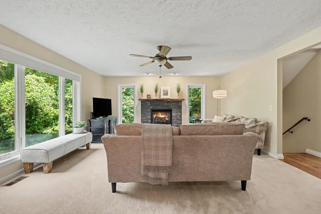 10560 W Splitstone Hamburg Township MI 48169
