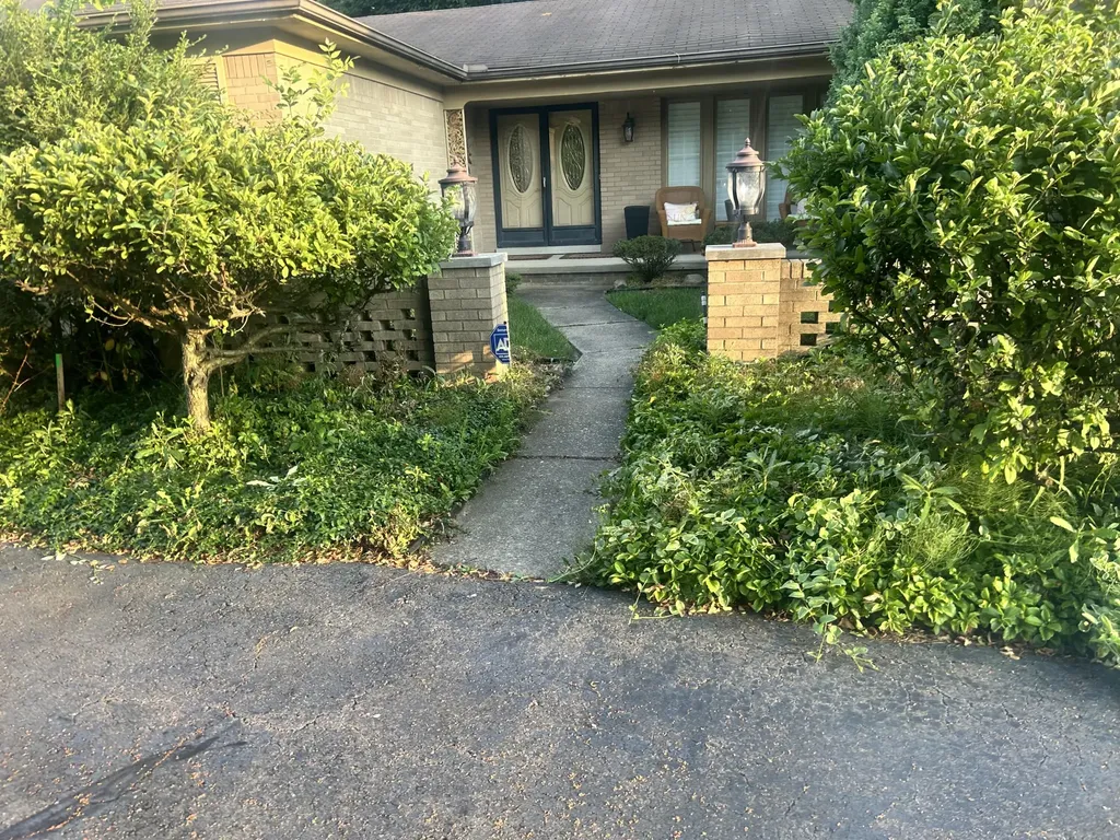 22745 Shevington Drive Southfield City MI 48034
