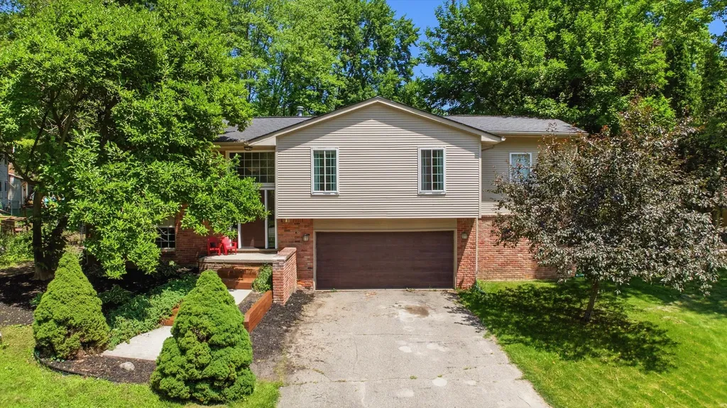 7737 Collingwood Drive Genoa Township MI 48114