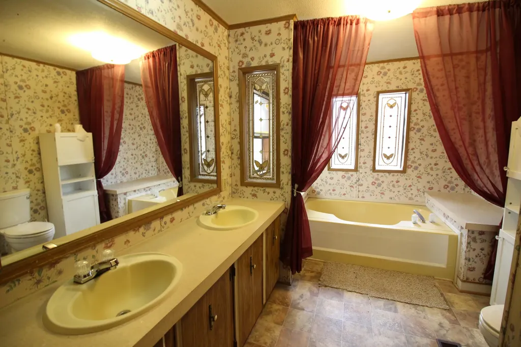 45768 Kozma Street Belleville City MI 48111