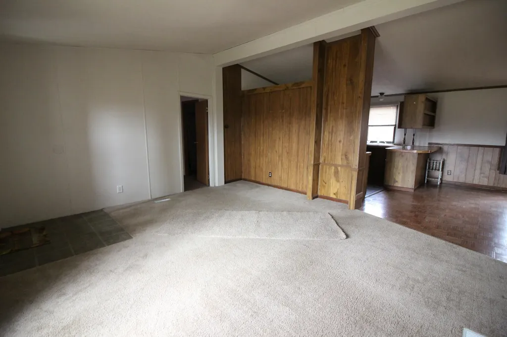 45768 Kozma Street Belleville City MI 48111