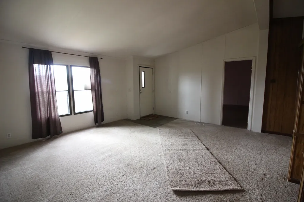 45768 Kozma Street Belleville City MI 48111