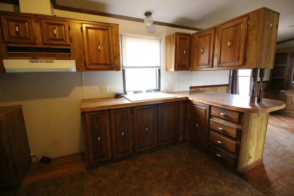 45768 Kozma Street Belleville City MI 48111