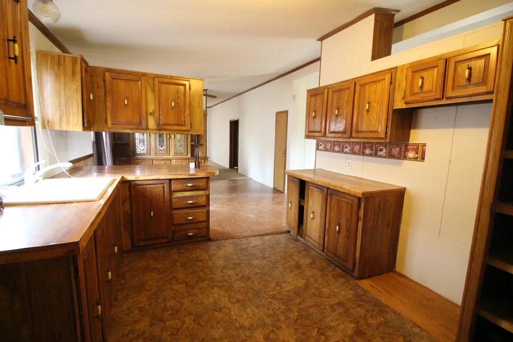 45768 Kozma Street Belleville City MI 48111