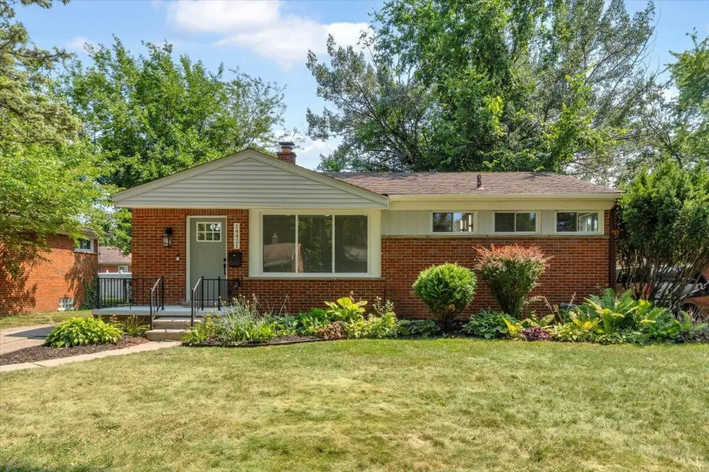14421 Rosemary Boulevard Oak Park City MI 48237