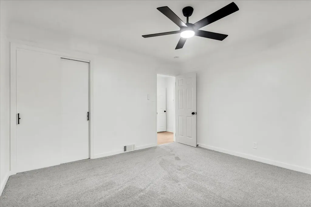 14421 Rosemary Boulevard Oak Park City MI 48237