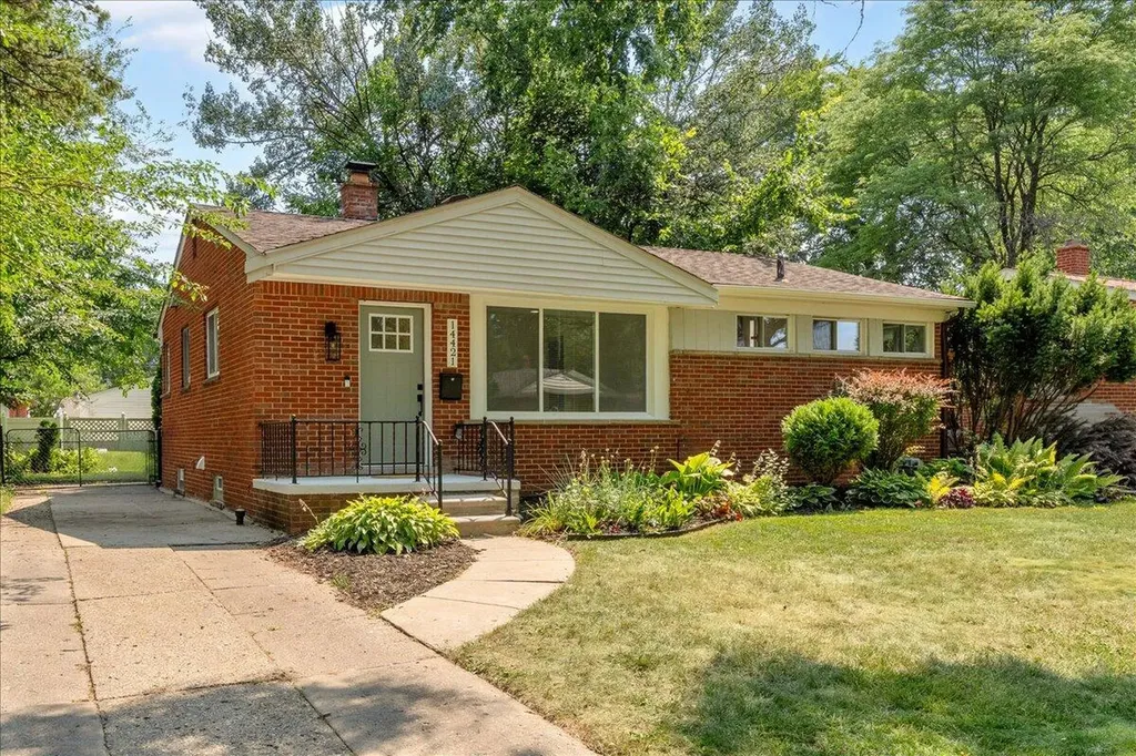 14421 Rosemary Boulevard Oak Park City MI 48237