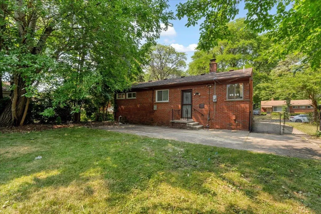 14421 Rosemary Boulevard Oak Park City MI 48237