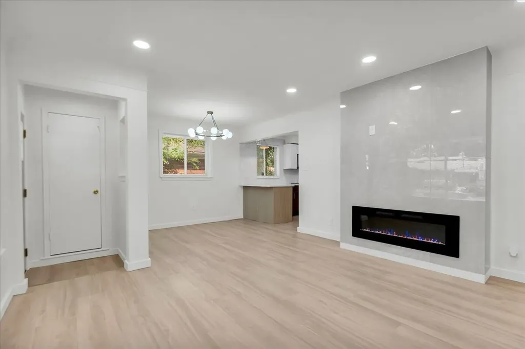 14421 Rosemary Boulevard Oak Park City MI 48237