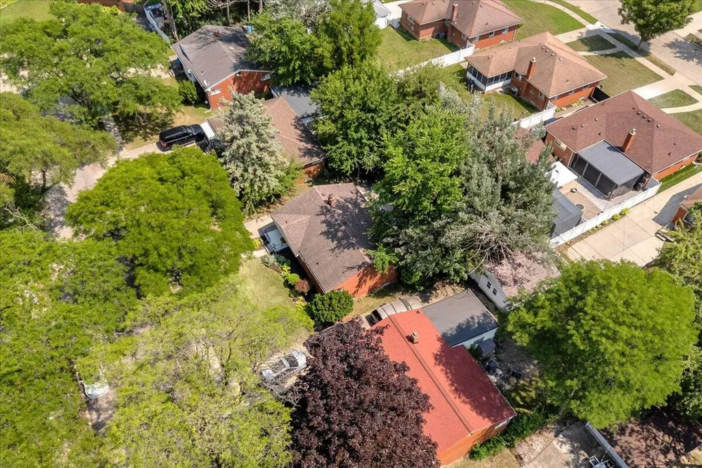 14421 Rosemary Boulevard Oak Park City MI 48237