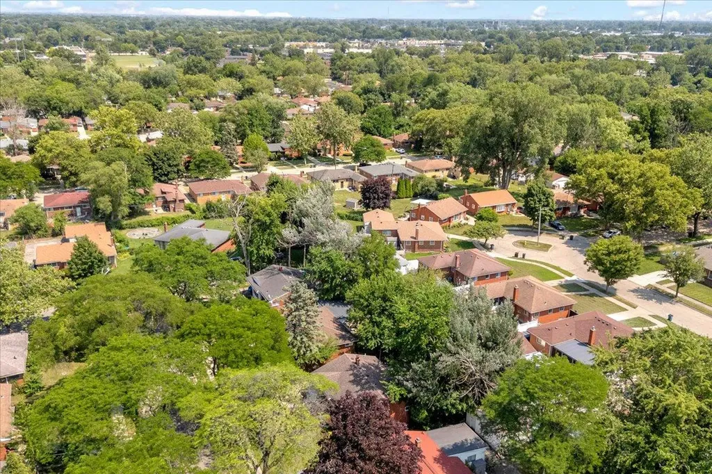 14421 Rosemary Boulevard Oak Park City MI 48237