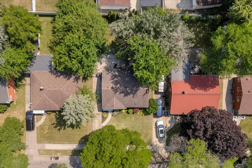14421 Rosemary Boulevard Oak Park City MI 48237