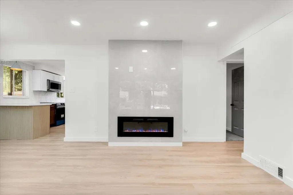 14421 Rosemary Boulevard Oak Park City MI 48237