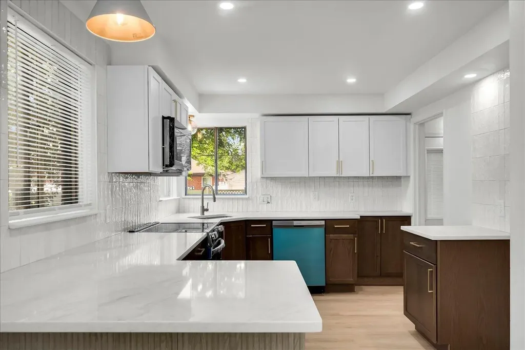 14421 Rosemary Boulevard Oak Park City MI 48237