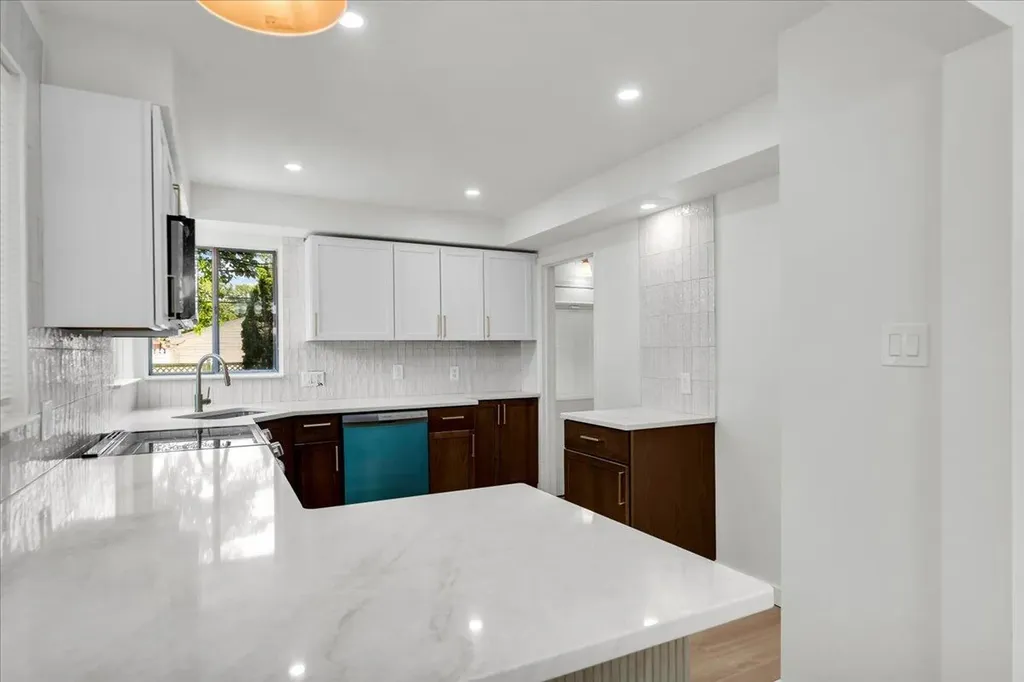 14421 Rosemary Boulevard Oak Park City MI 48237