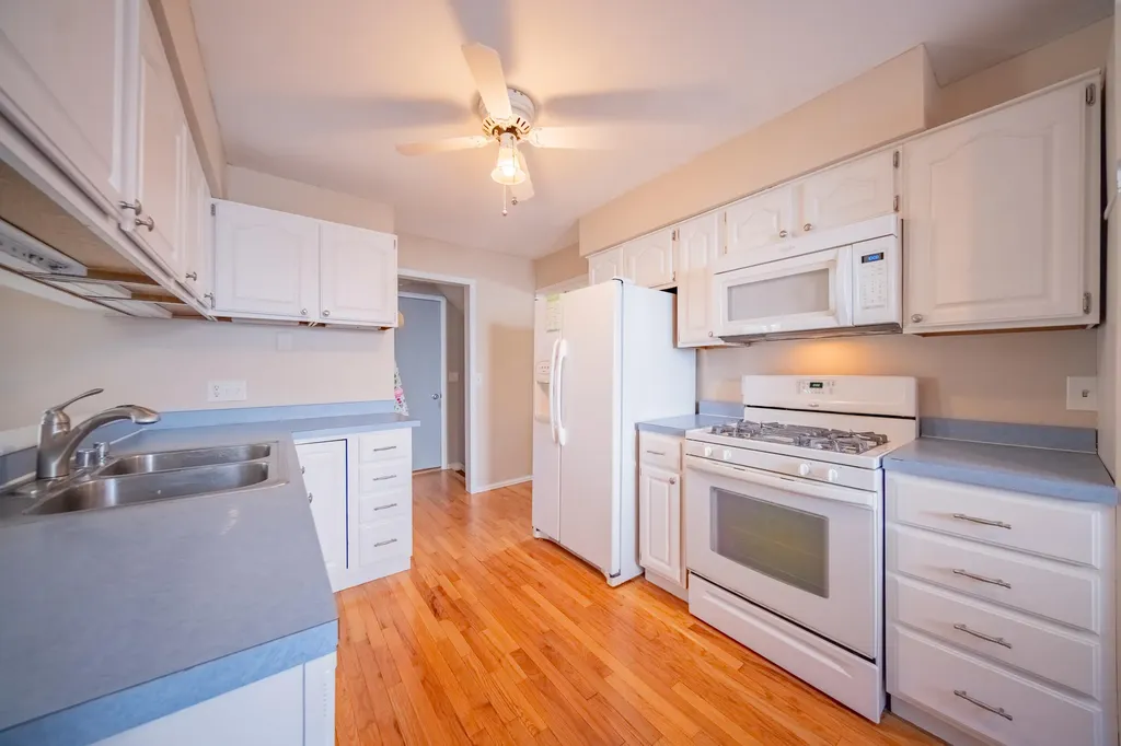 7957 Meadowview Court Ypsilanti Charter Township MI 48197