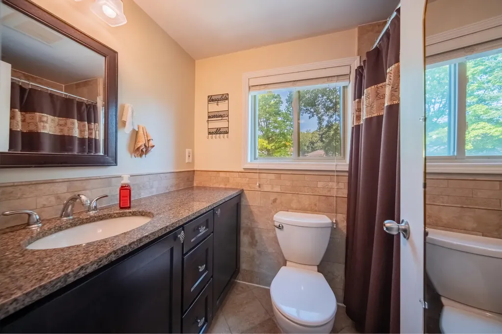 7957 Meadowview Court Ypsilanti Charter Township MI 48197