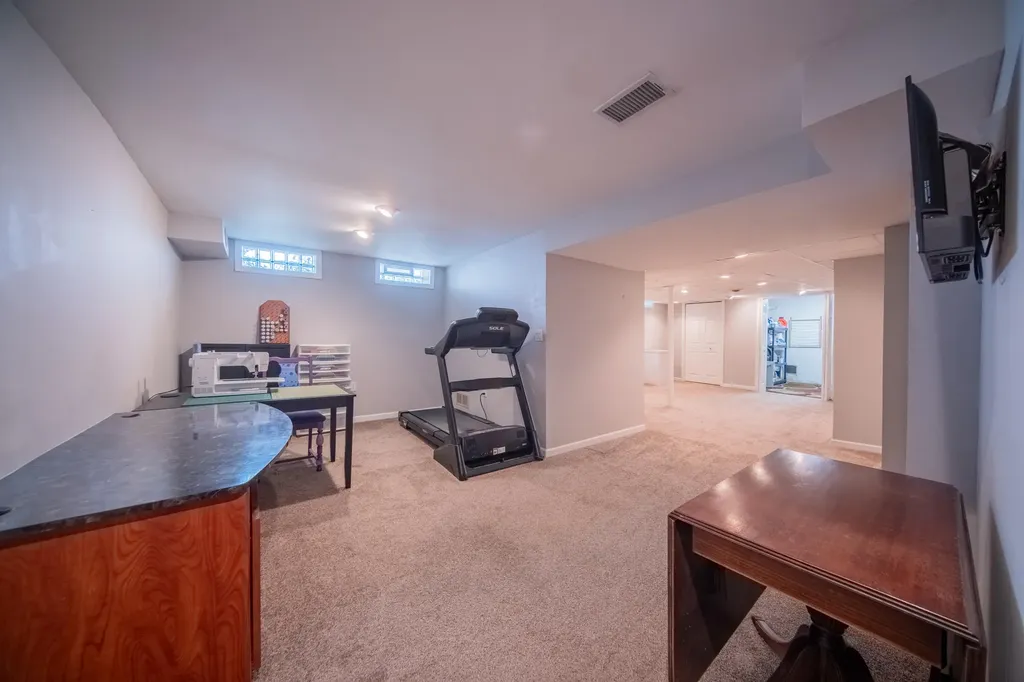 7957 Meadowview Court Ypsilanti Charter Township MI 48197
