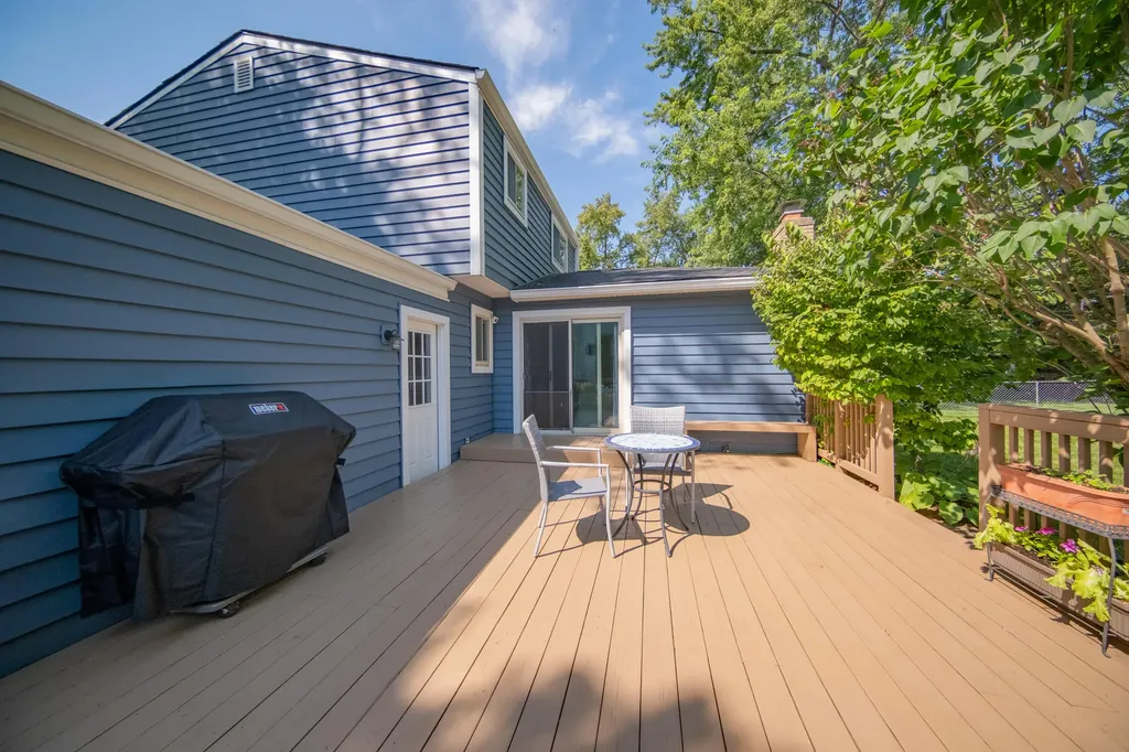7957 Meadowview Court Ypsilanti Charter Township MI 48197