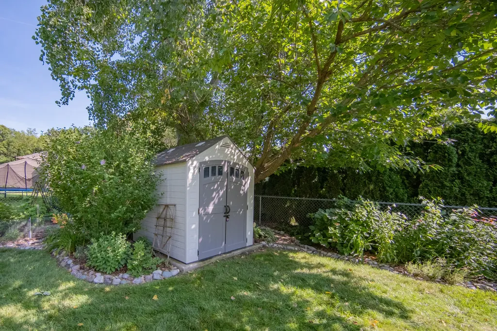 7957 Meadowview Court Ypsilanti Charter Township MI 48197
