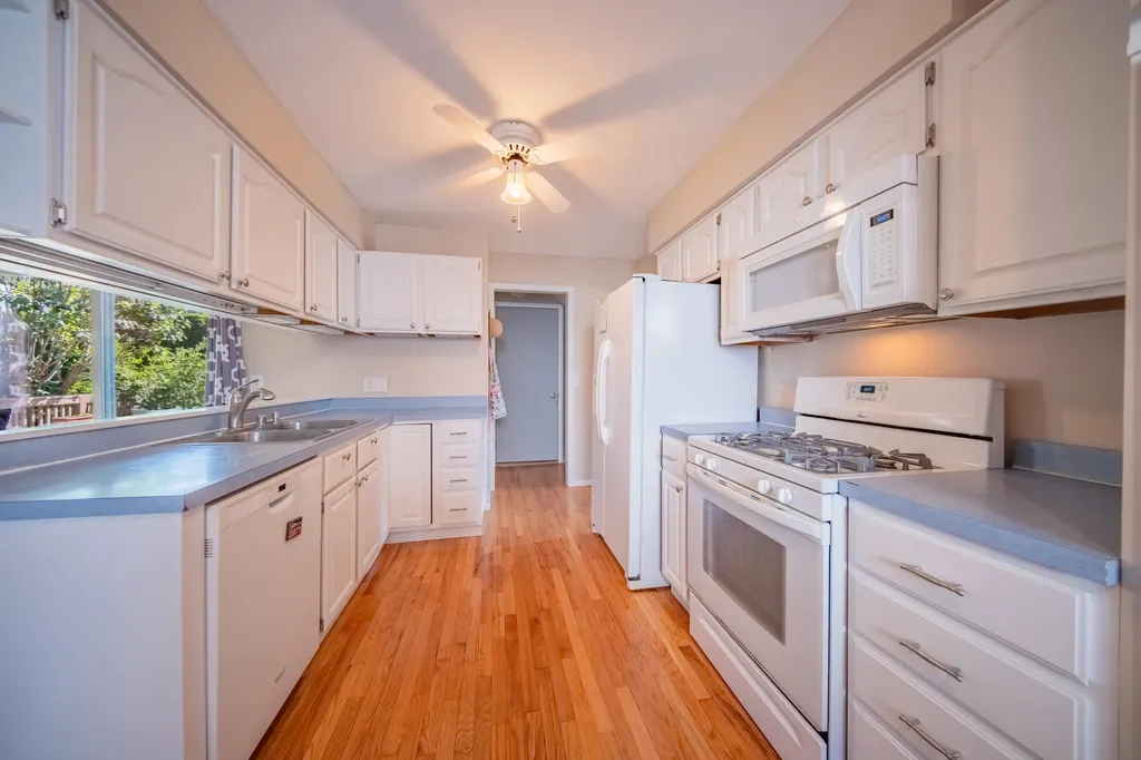 7957 Meadowview Court Ypsilanti Charter Township MI 48197